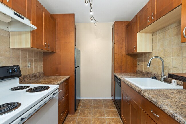 Foto del edificio - 8150 Lemon Ave