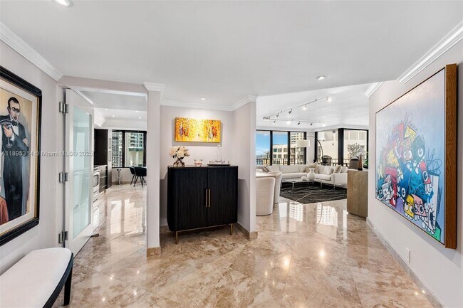 Foto del edificio - 520 Brickell Key Dr