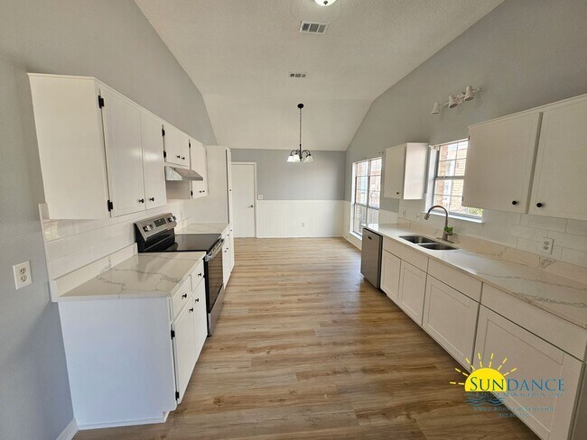 Building Photo - Charming 3-Bedroom Home in Beautiful Destin!