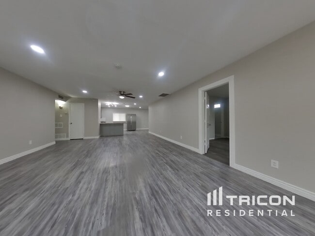 Building Photo - 14033 N 49th Ave