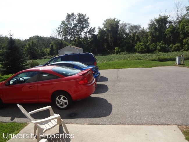 Building Photo - 7 br, 3 bath Room For Rent - 3733 Willow Run