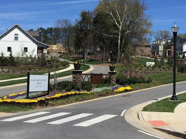 Building Photo - 2077 McAvoy Dr