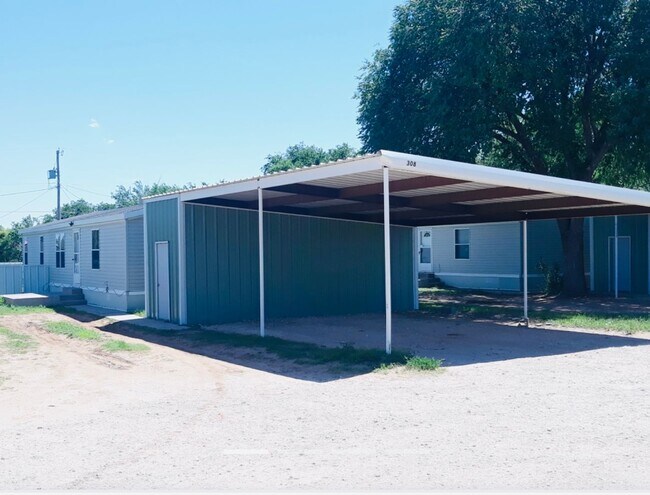 Building Photo - Inviting Pet-Friendly House: Perfect for Y...