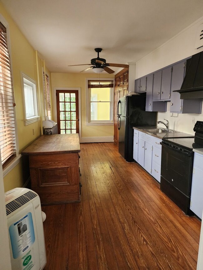 Building Photo - West Chester Historic Townhome - 4 bedrooms, 1 bath