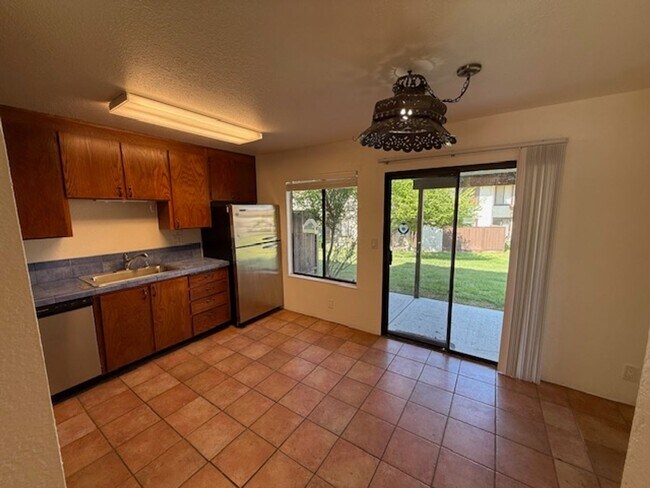 Foto del edificio - 2-Bedroom, 1.5 Bathroom Townhome in Quiet El Sobrante Neighborhood