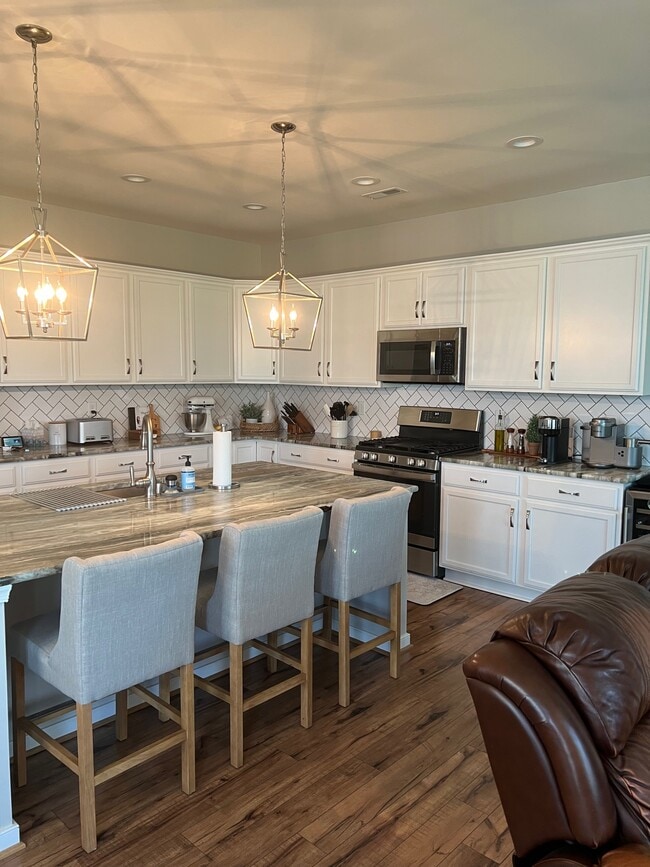 Building Photo - 7225 Desert Candle Dr