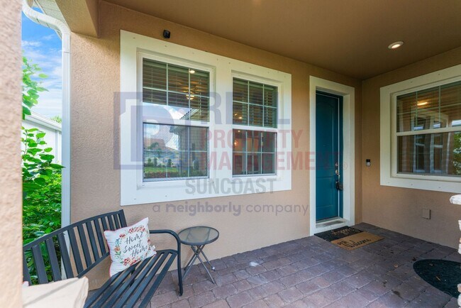 Building Photo - Stunning 2 bedroom Villa available now!