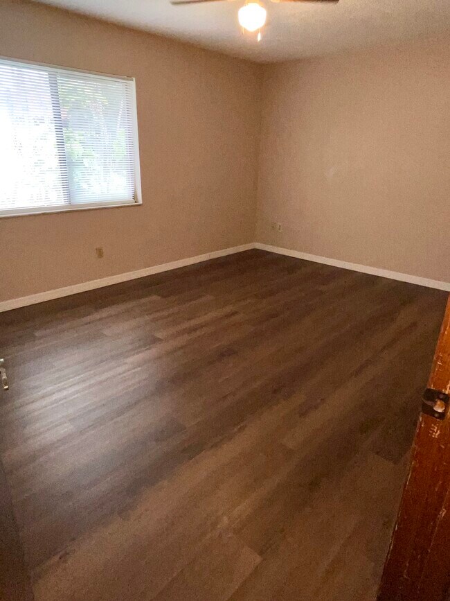 Foto del edificio - 2085 Oak Meadow Cir