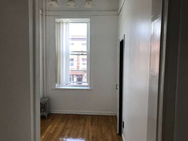Building Photo - 500 Grand St