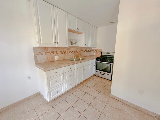 Foto del edificio - 14830 Chadron Ave