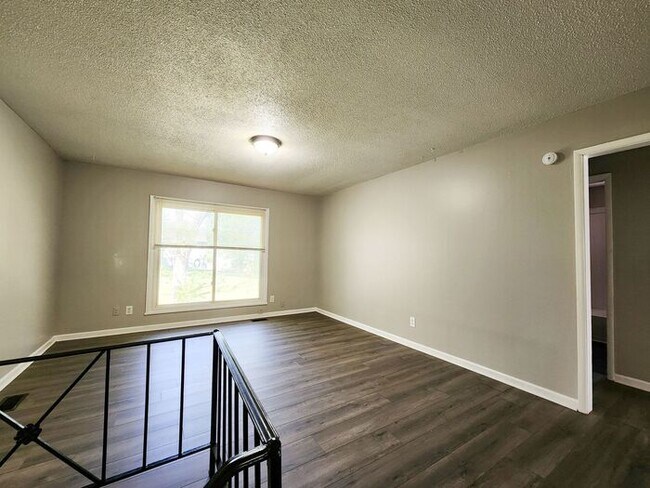 Foto del edificio - 3 bedroom 2 bathroom in Kansas City