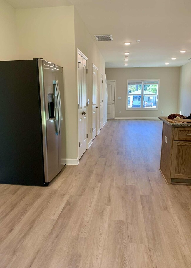 Building Photo - 129 S 5th St