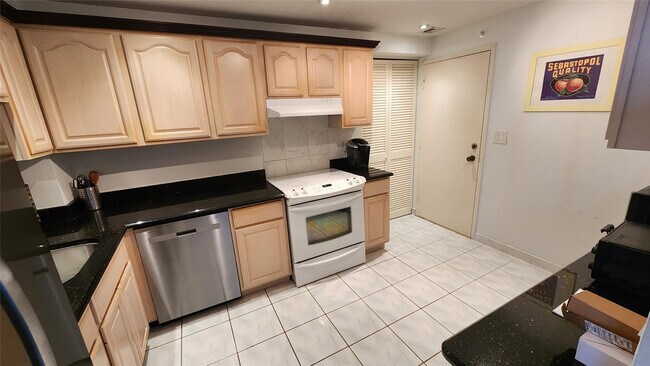 Foto del edificio - 405 N Ocean Blvd