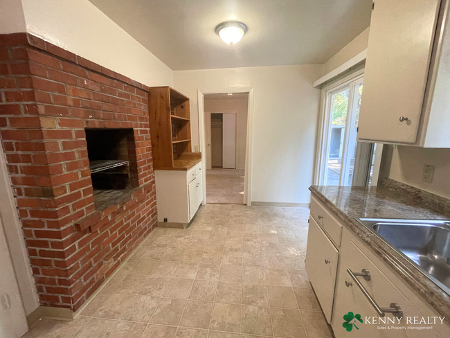 Building Photo - 3 Bedroom, 2.5 Bath Home in San Mateo near...