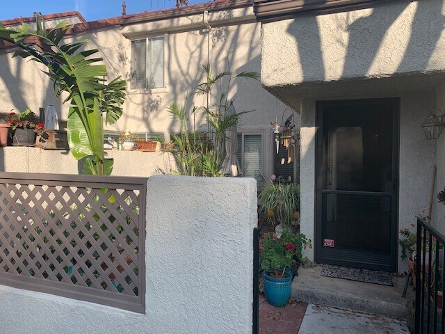 Entry View #2 - 402 Via Colinas