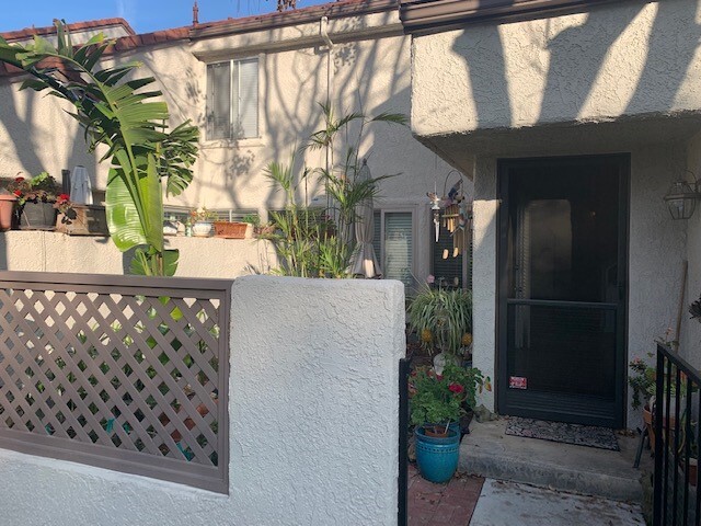 Entry View #2 - 402 Via Colinas