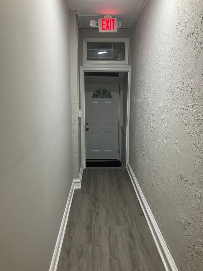 Foto del edificio - 7 Bedrooms 3.5 Bathrooms