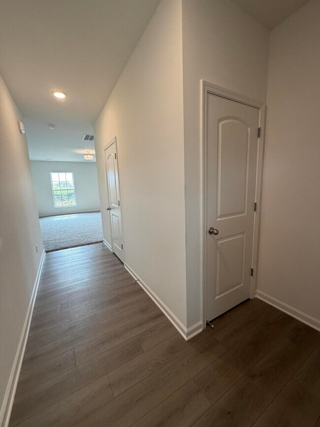 Building Photo - 836 Halford Pl