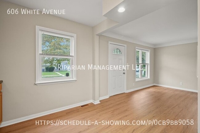 Building Photo - Beautiful Lincoln Park home