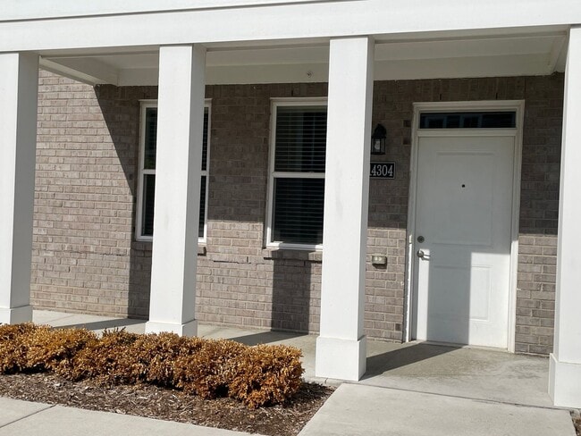 Building Photo - Shelby Township - 2 Bedroom, 2 Bath, First Floor condo style w/Attached Garage