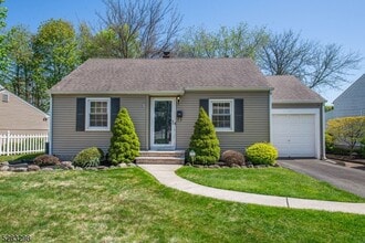71 Surrey Ln