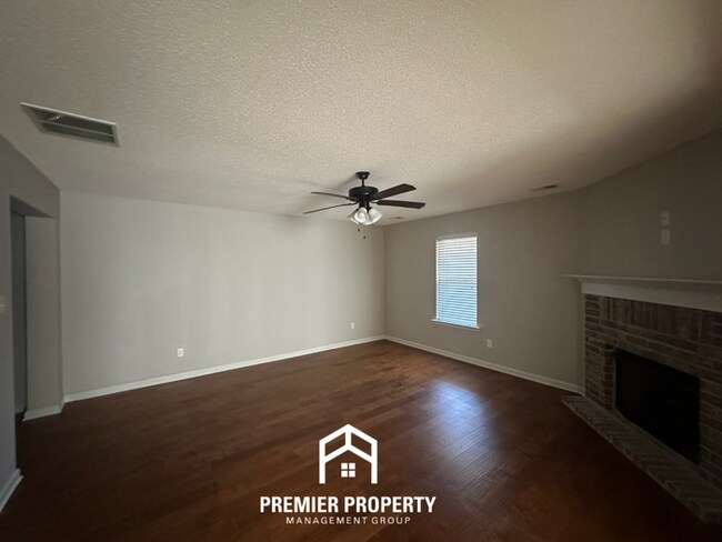 Foto del edificio - 1144 Blake Rd