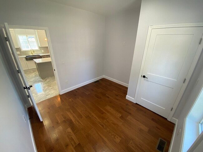 Foto del edificio - 1472 Somerset Ave