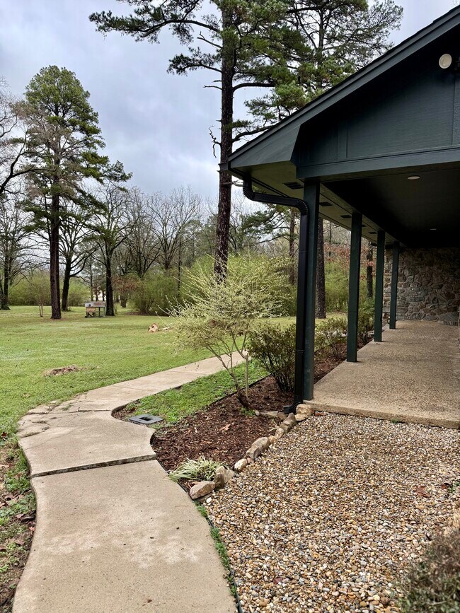 Foto del edificio - 5901 Star Ln