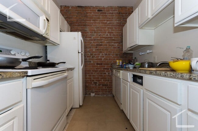 Building Photo - No Brokers Fee, No Security Deposit, heat, Hot Water Included, Laundry on a Site, Parking for Rent