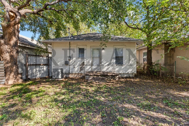 Building Photo - 251 Millwood N