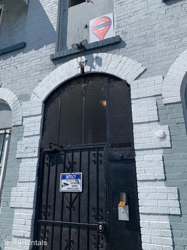 Building Photo - 327 W 45th St