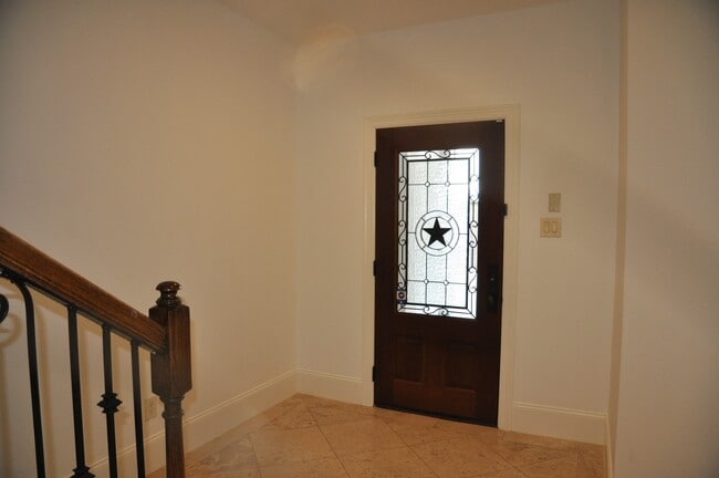 Building Photo - 5922 Burgoyne Dr.