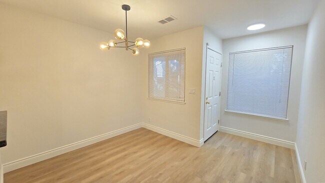 Photo - 4644 Devonshire Common Apartment