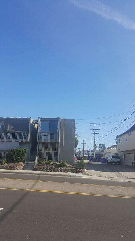 Primary Photo - 4791 Ingraham St