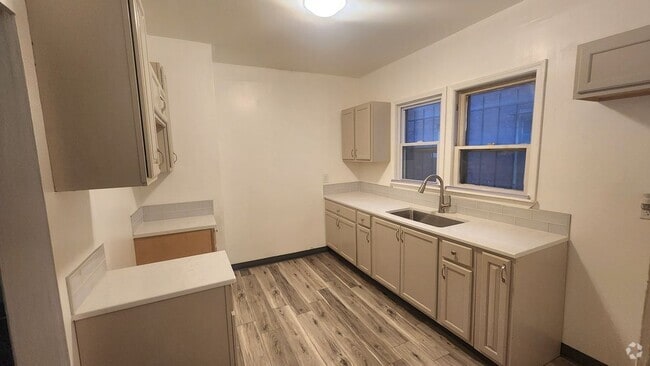 Building Photo - 2952 Sturtevant St