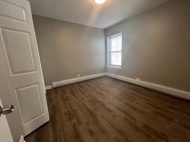 Building Photo - 4611 S Drexel Blvd