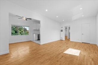 Building Photo - 2464 Penmar Ave