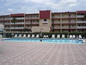 Building Photo - 1025 Country Club Dr
