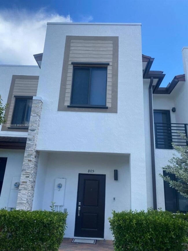 Foto del edificio - 805 NE 211th St