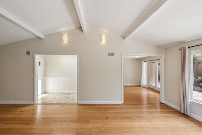 Foto del edificio - 309 Walsh Rd