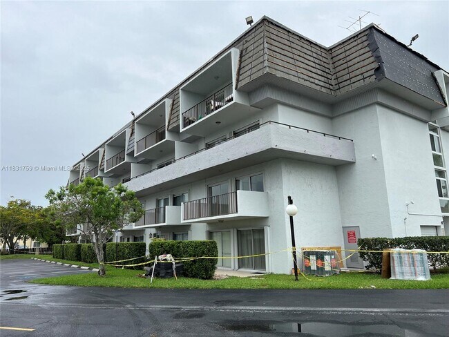 Foto del edificio - 8000 SW 81st Dr