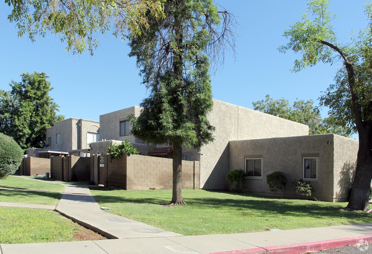 Building Photo - 600-830 S Dobson Rd