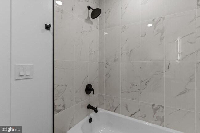 Foto del edificio - 139 Ivy Hill Rd