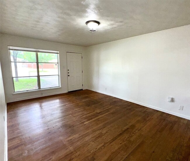 Building Photo - 7505 Deaver Dr