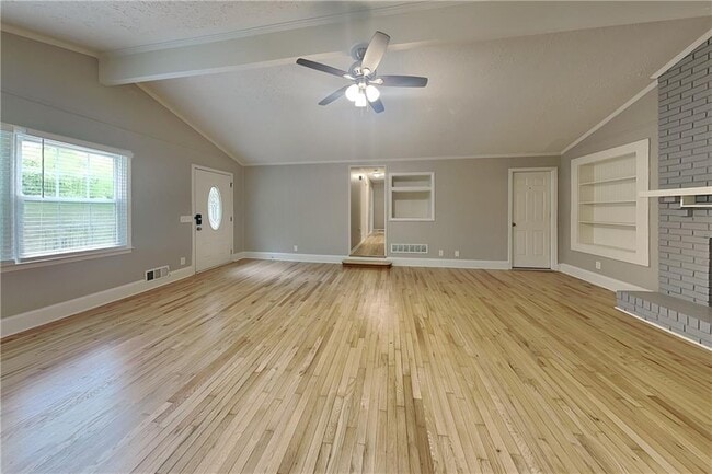 Foto del edificio - 605 Huckleberry Rd