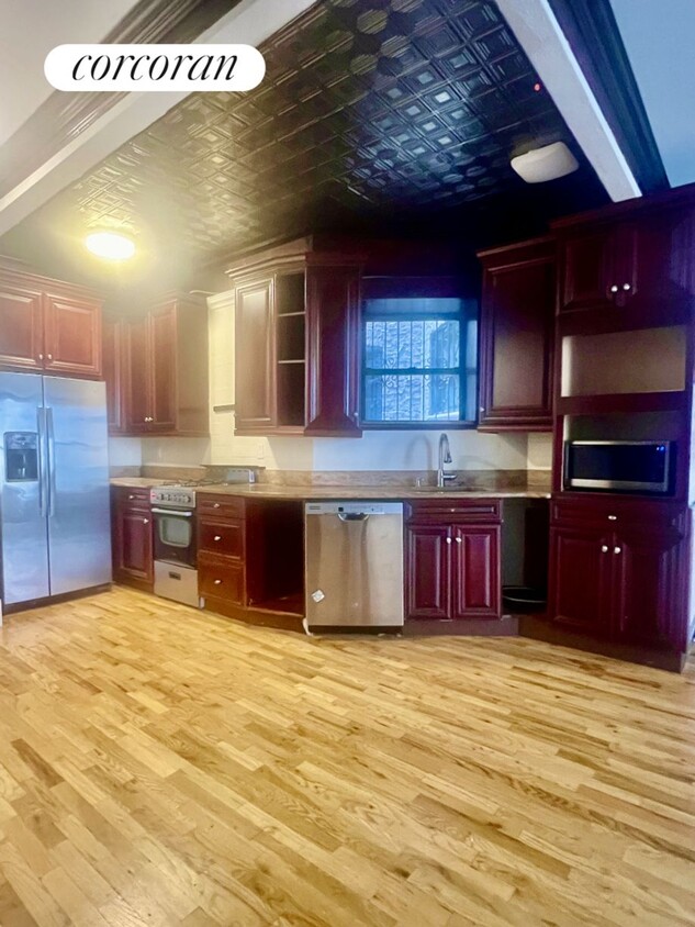 Primary Photo - 309 E 105th St