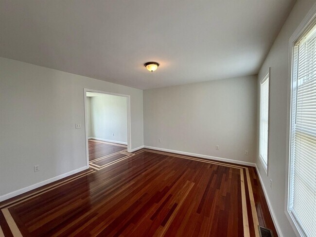 Foto del edificio - 8 Normandy Way