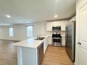 Building Photo - 1411 Las Cuevas Dr