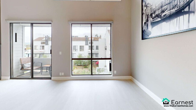 Foto del edificio - Spacious 2-Bedroom Upper-Level Condo in Pr...