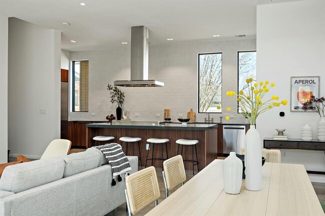 Foto del edificio - 2603 Little John Ln